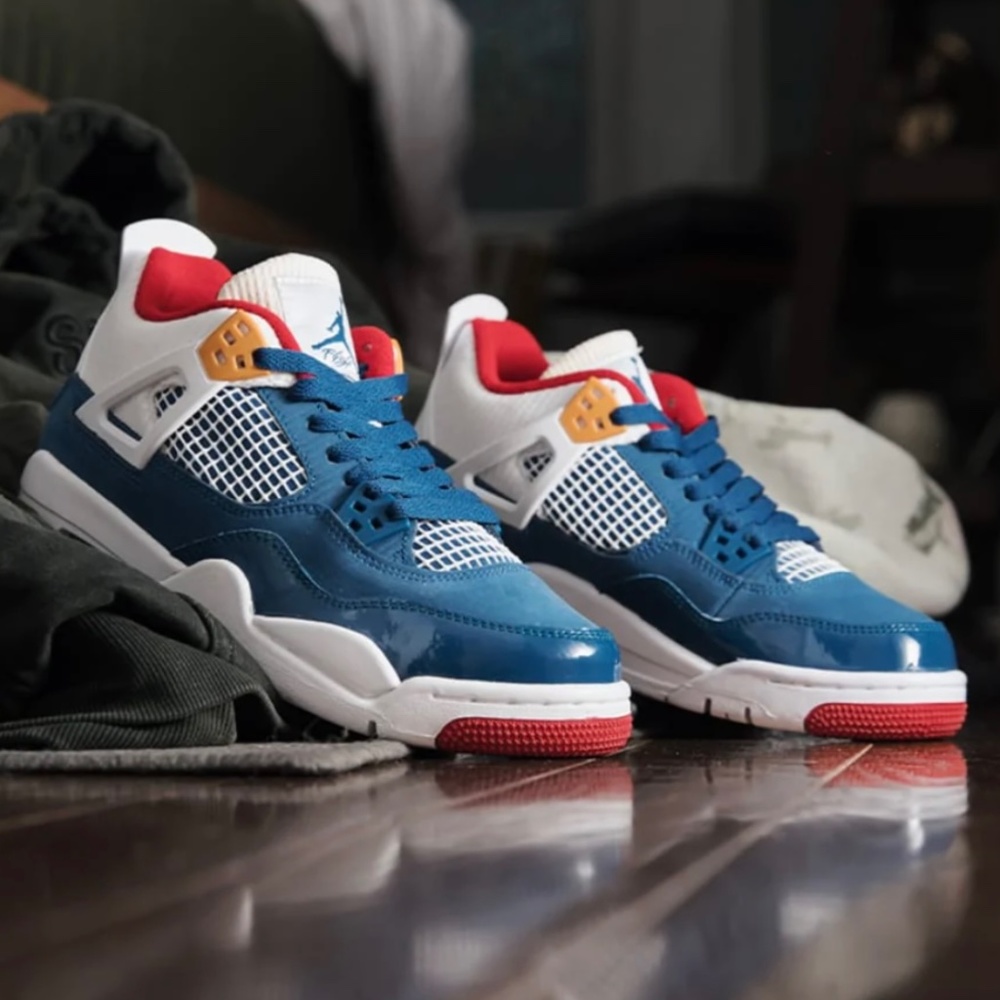 AIR JORDAN 4 RETRO 'MESSY ROOM' - Size 5.5Y